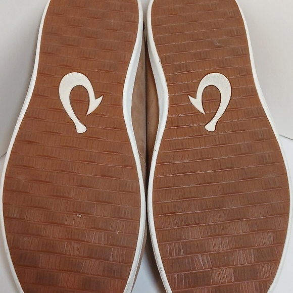 OluKai Tan and White Manu Hope Chukka Boots - Picture 10 of 11